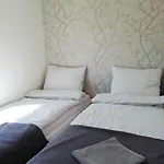 مكان تخييم Mobilni Dum Marbella